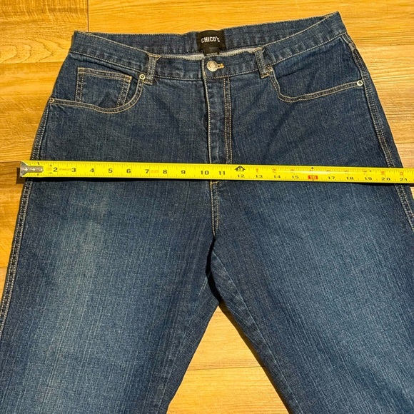 Chicos Jeans Women’s Size M (10/12) Blue Dark Wash Zip Fly Hi Rise 5 Pockets EUC - Picture 4 of 9
